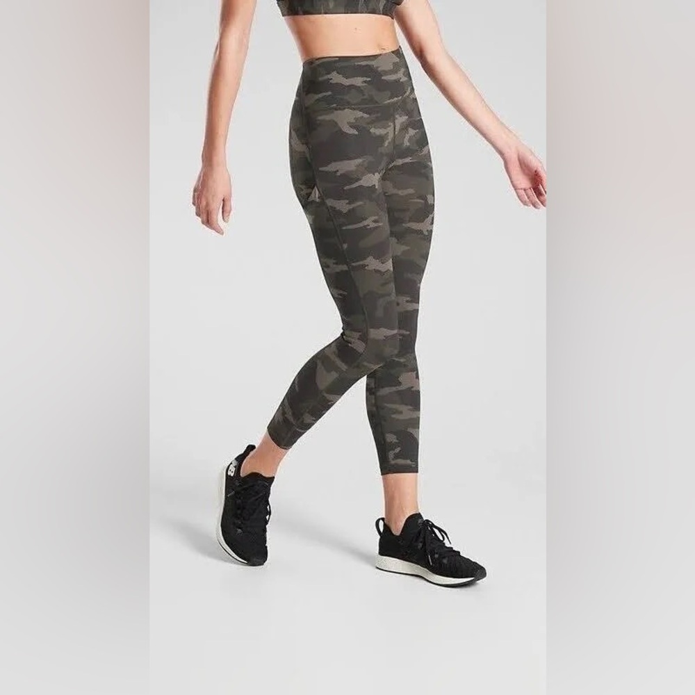 Athleta Ultimate Camo 7/8 Tight